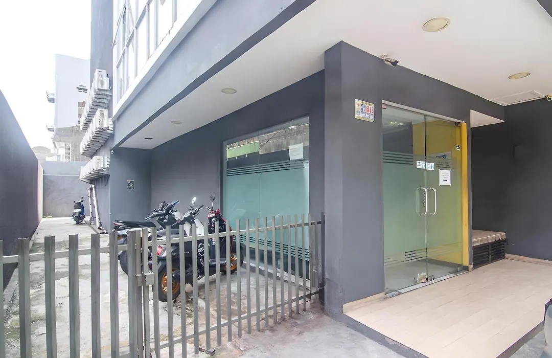 RedDoorz Plus @ Cideng Timur-1