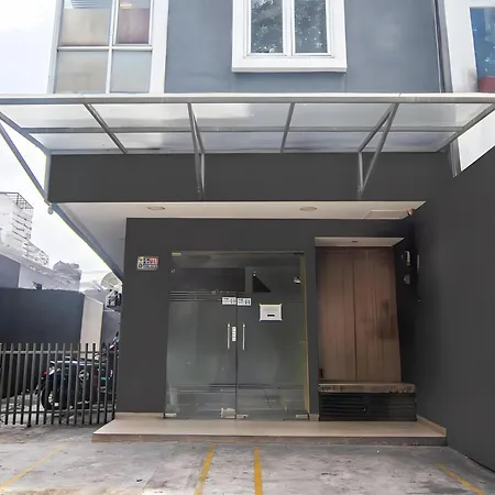 RedDoorz Plus @ Cideng Timur-2